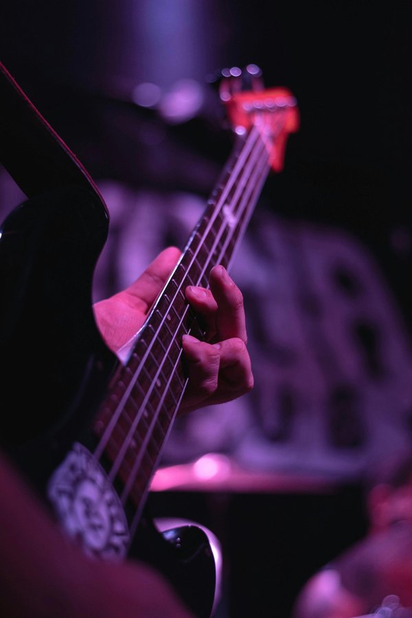 Meilleure guitare électrique débutant : guide 2025 pour débuter facilement